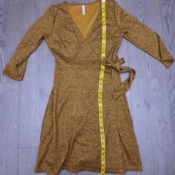 GILLI Wrap Dress - Picture 7 of 8